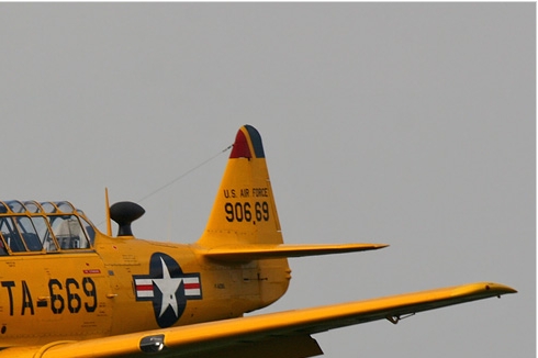 300b-North-American-SNJ-5-Texan-France