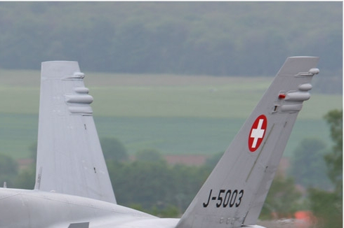 564b-McDonnell-Douglas-F-A-18C-Hornet-Suisse-air-force