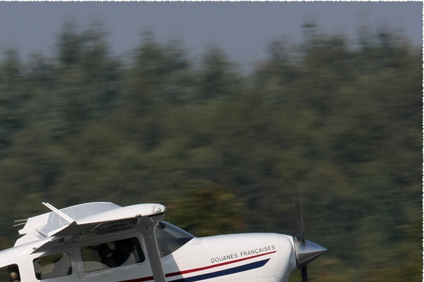 86b-Cessna-T206H-Turbo-Stationair-France-douanes