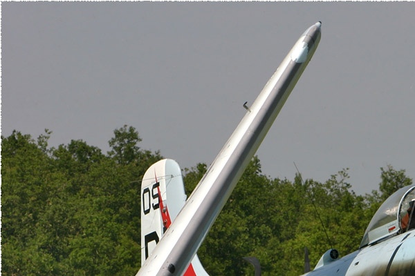 1348a-Douglas-AD-4N-Skyraider-France