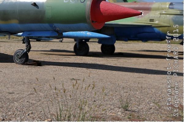 1361c-Mikoyan-Gurevich-MiG-21MF-LanceR-A-Roumanie-air-force