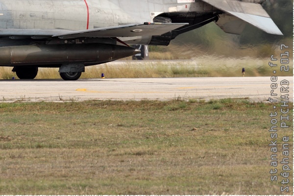 10315c-McDonnell-Douglas-F-4E-AUP-Phantom-II-Grece-air-force