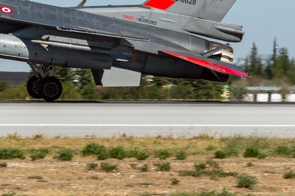 11831c-General-Dynamics-F-16D-Fighting-Falcon-Turquie-air-force