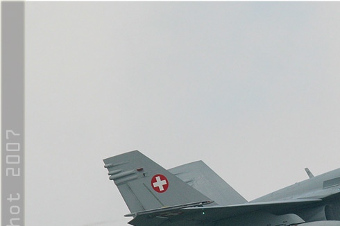 3045a-McDonnell-Douglas-F-A-18C-Hornet-Suisse-air-force