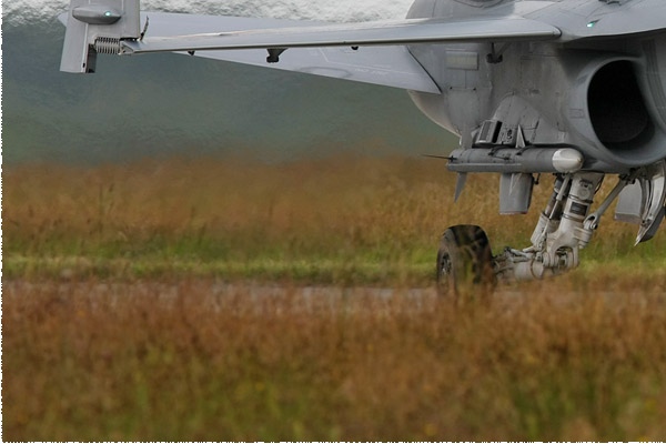 3653d-McDonnell-Douglas-F-A-18D-Hornet-Suisse-air-force