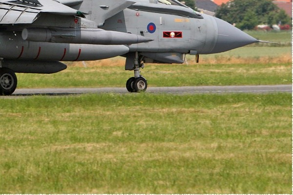 5049c-Panavia-Tornado-GR4A-Royaume-Uni-air-force