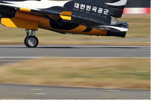 Photo#5841-4-Korea Aerospace T-50B Golden Eagle