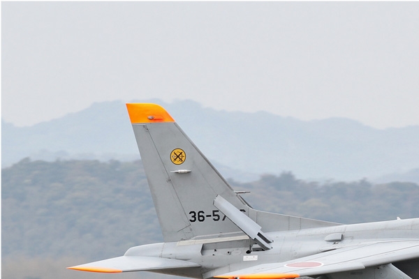 6945a-Kawasaki-T-4-Japon-air-force