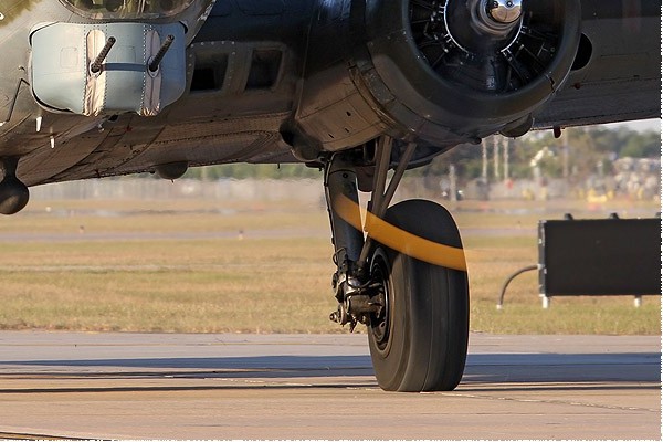 Photo#8031-4-Boeing B-17G Flying Fortress