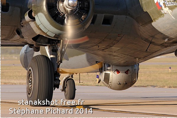 Photo#8031-3-Boeing B-17G Flying Fortress