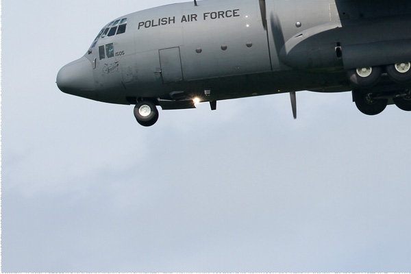 8547d-Lockheed-C-130E-Hercules-Pologne-air-force