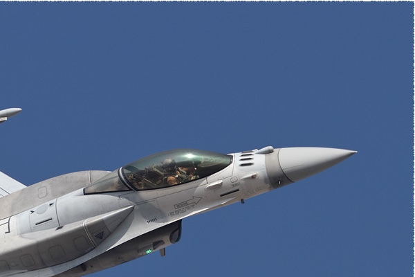 9002b-Lockheed-Martin-F-16E-Fighting-Falcon-Emirats-Arabes-Unis-air-force